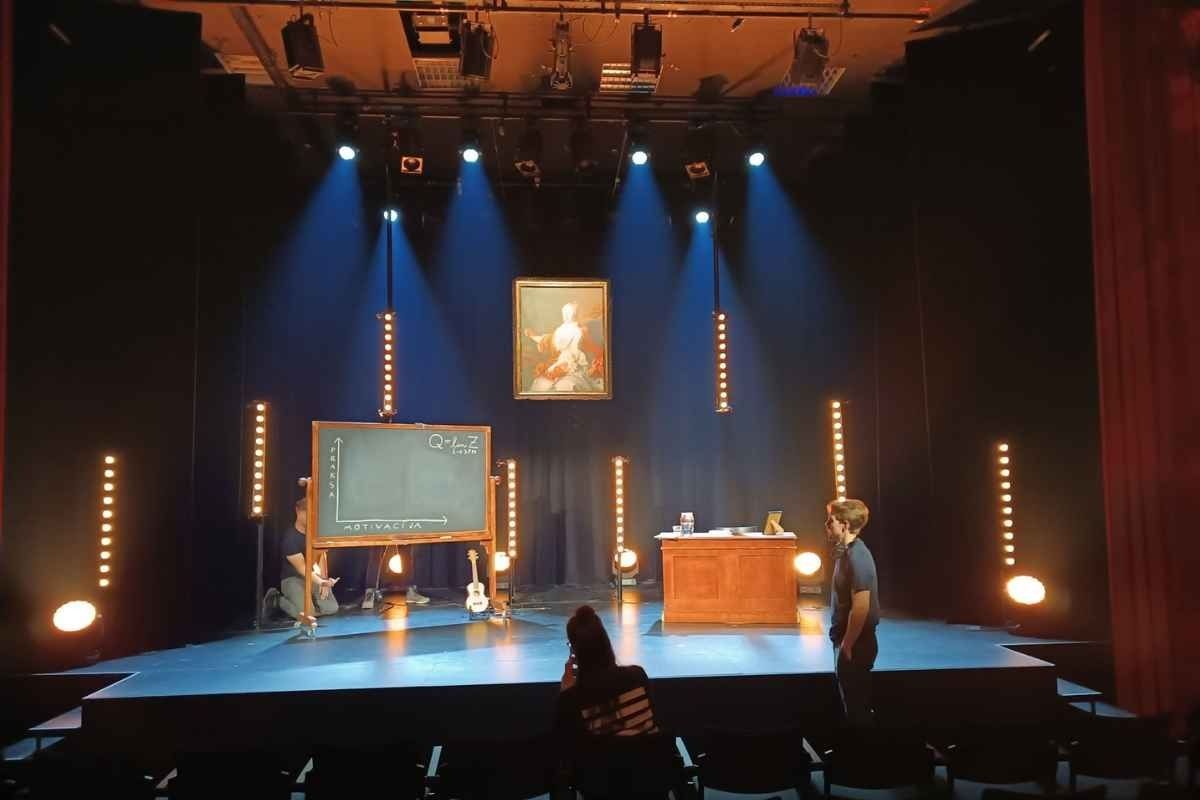 Scenografija monokomedije Profesor Kuzman mlajši